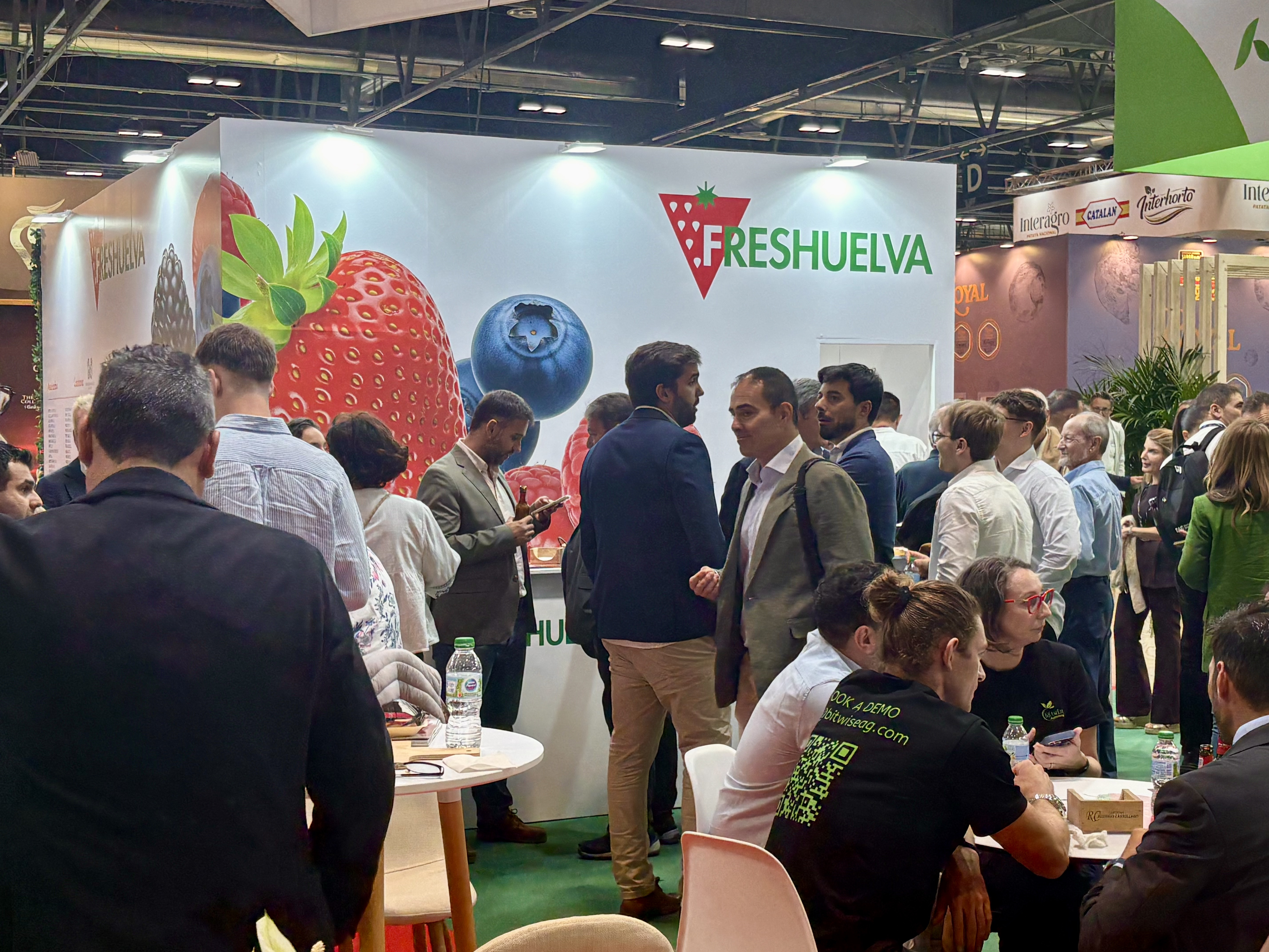 Imagen del ambiente del stand de Freshuelva en Fruit Attraction 2026