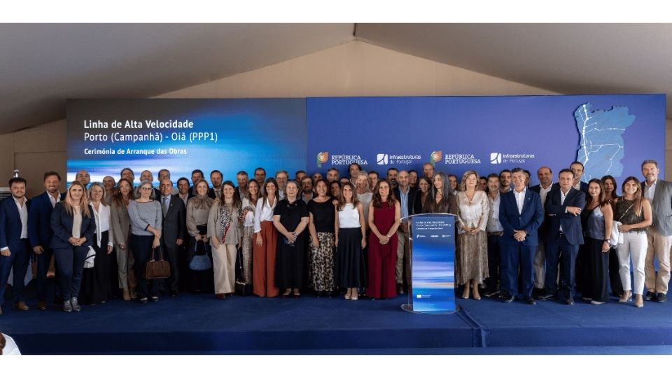Com 71 quil�metros de extens�o e preparada para velocidades at� 300 km/h, a concess�o da PPP1 constitui o primeiro tro�o da futura LAV Porto-Lisboa...