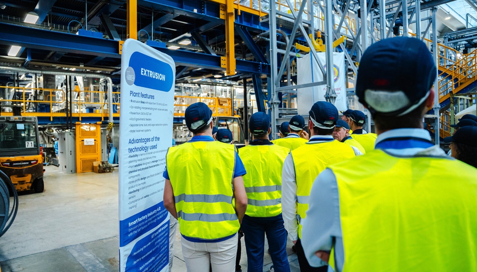 La visita a las instalaciones permiti� relacionar el desarrollo de materiales con las condiciones reales de producci�n industrial...