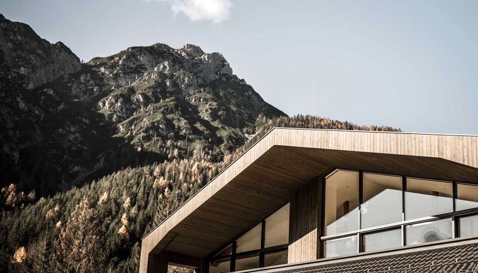 El espectacular entorno en una parte integral del concepto espacial del restaurante. Foto: Hannes Niederkofler