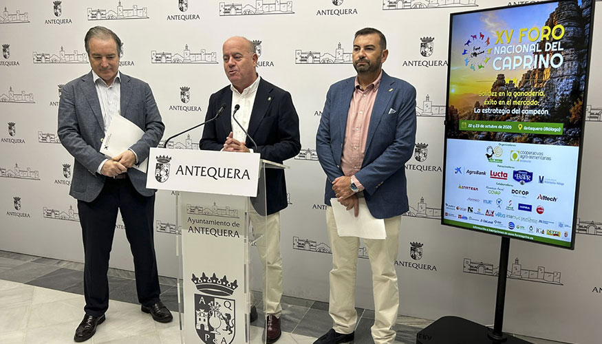 Jaime Mart�nez-Conradi, director general de Cooperativas Agro-alimentarias de Andaluc�a; Manuel Jes�s Bar�n R�os...