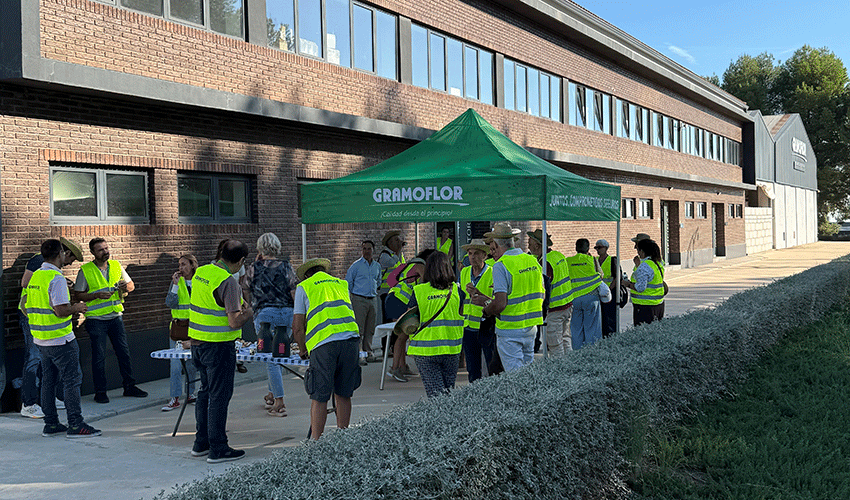 Los participantes en la LV edici�n del Seminario de T�cnicos y Especialistas en Horticultura visitaron las instalaciones de Gramoflor Ib�rica en...