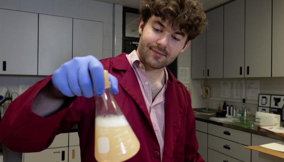 Zachary Bean investiga c�mo reducir el contenido de alcohol del vino. Foto: UADA