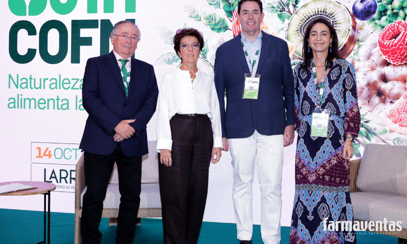 Carlos Mu�oz, vocal de Plantas Medicinales del COFM; Elena Andradas...