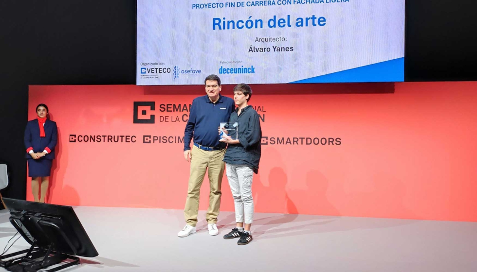 Un instante de la entrega, por parte de Deceuninck, del Premio al mejor Trabajo Fin de Grado / Trabajo Fin de M�ster, en la edici�n de 2024...