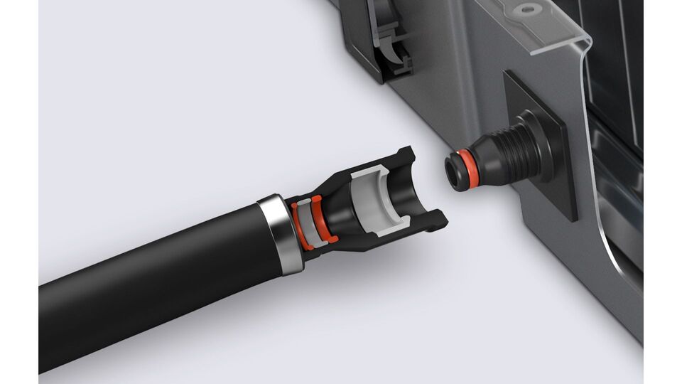 Na Fakuma, o Grupo Wacker apresentou o Elastosil LR 3822, uma borracha de silicone l�quida com exsuda��o de �leo...