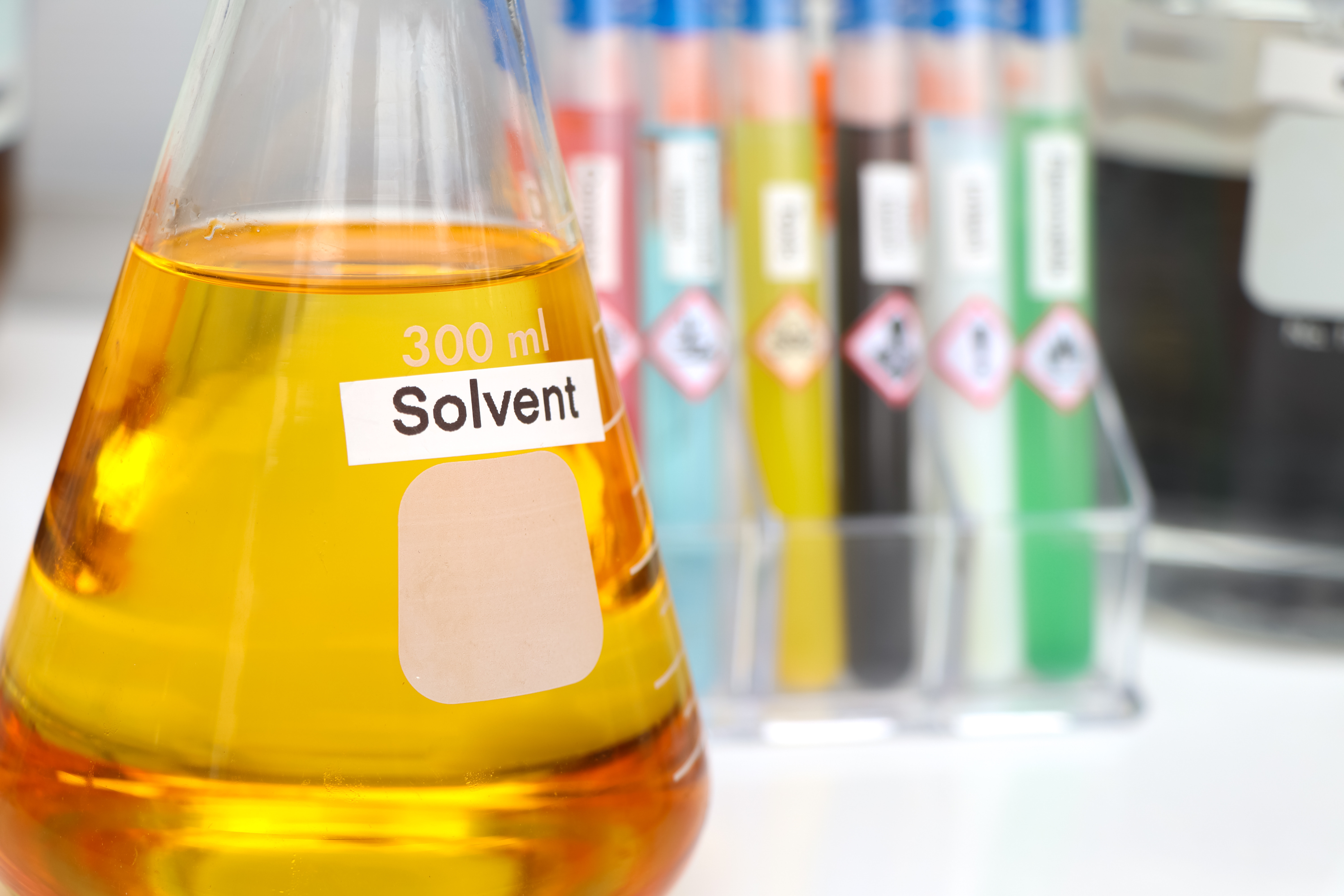 Los disolventes, esenciales en la fabricaci�n de pinturas y recubrimientos