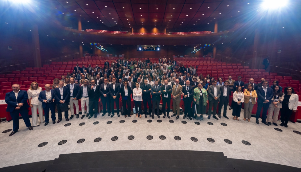 En la foto, el equipo IVECO y Santander Consumer