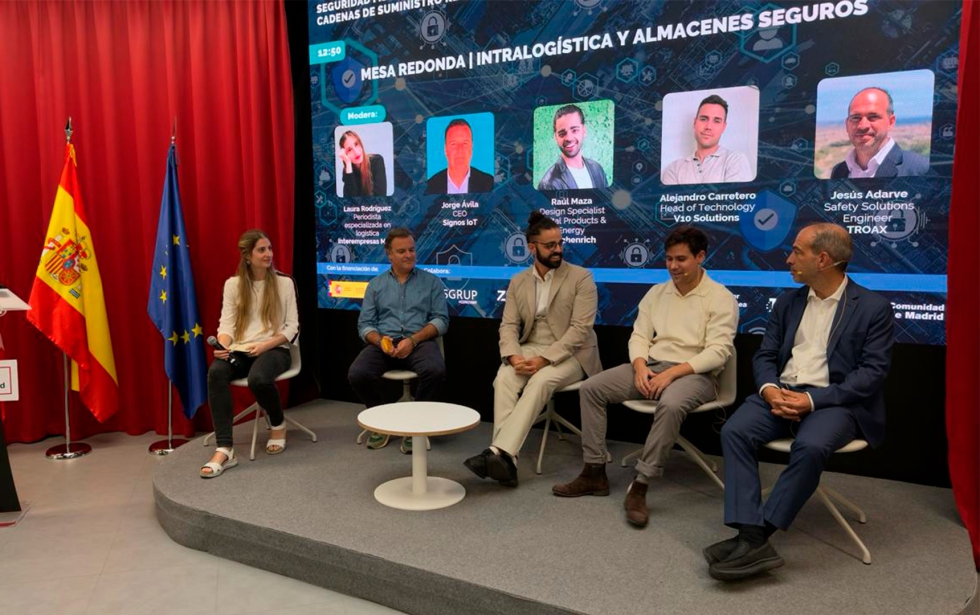 Laura Rodr�guez, periodista experta en log�stica de Interempresas, Jorge �vila, CEO de Signos IoT, Ra�l Maza...