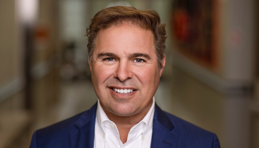 Mike Dennison abandona su cargo como CEO