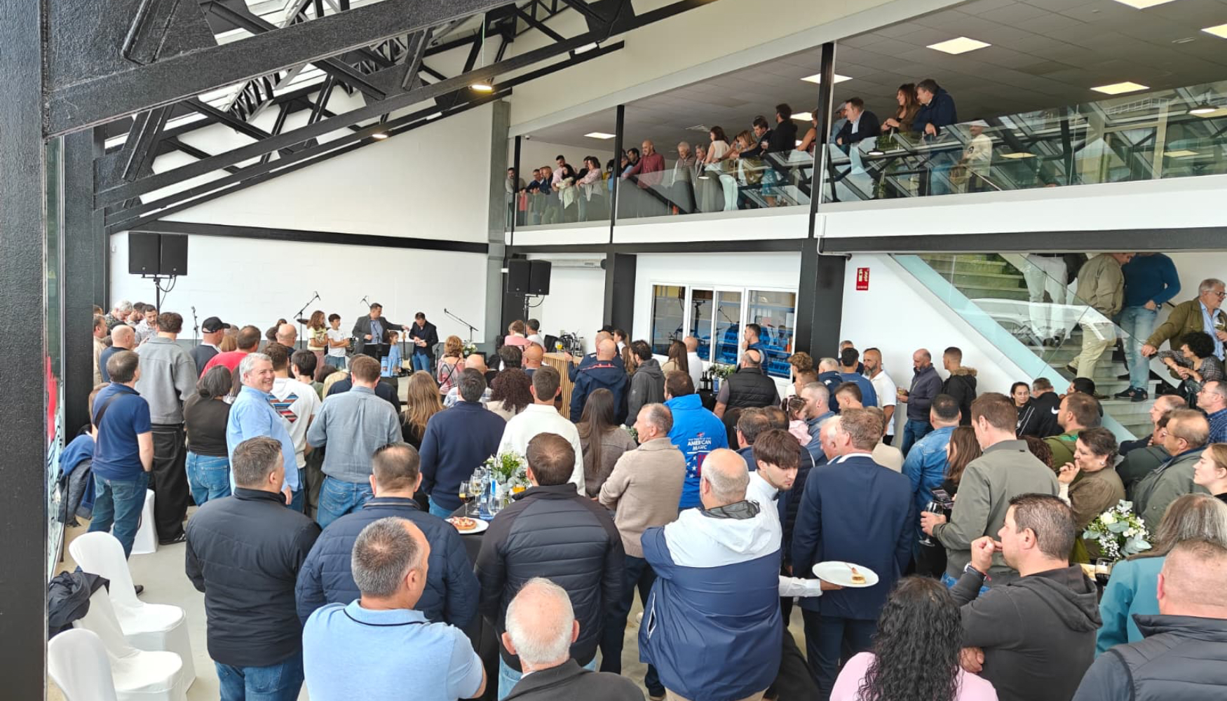 Cerca de 350 profesionales asistieron a la inauguraci�n oficial de las nuevas instalaciones de A.C. Vilari�o