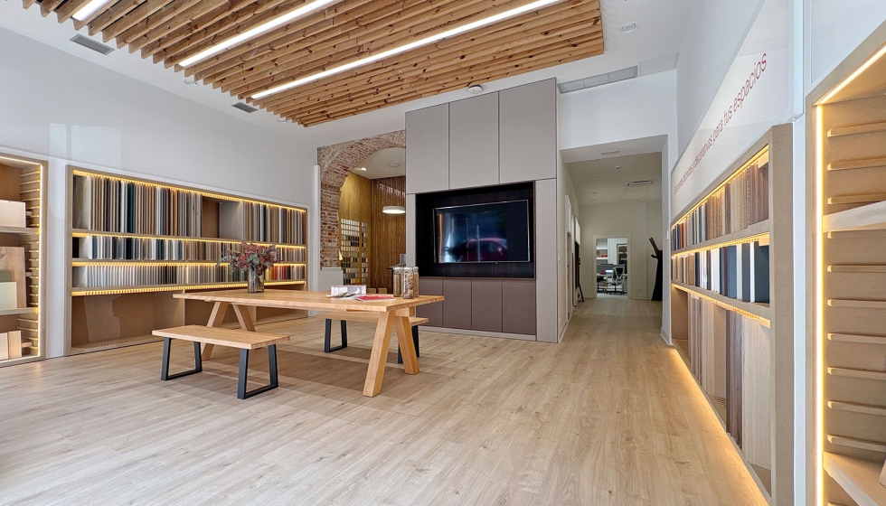 El suelo laminado Finfloor XL Roble Vera Dulzura combina un dise�o de roble en gran formato con clasificaci�n AC6 y clase de uso 33...