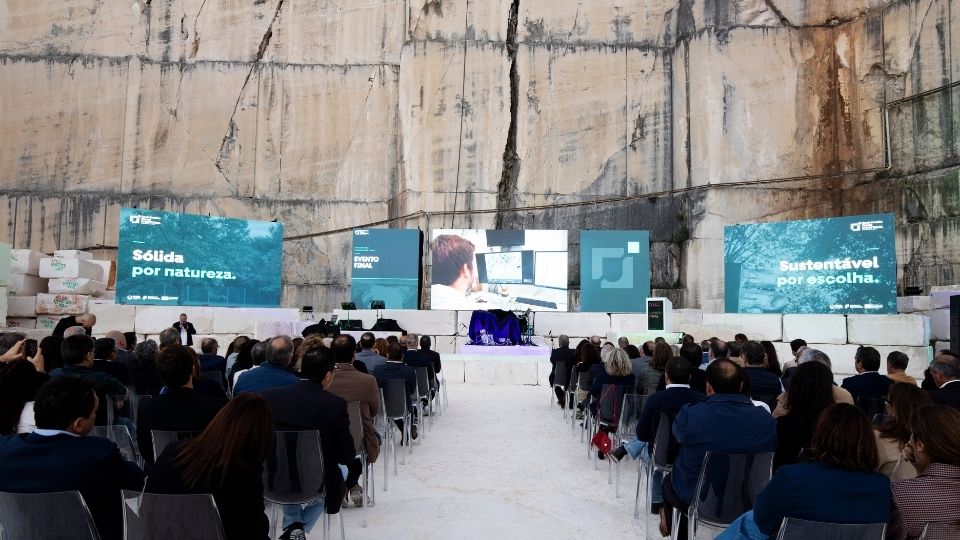 O evento final reuniu na pedreira representantes de entidades envolvidas no projeto...