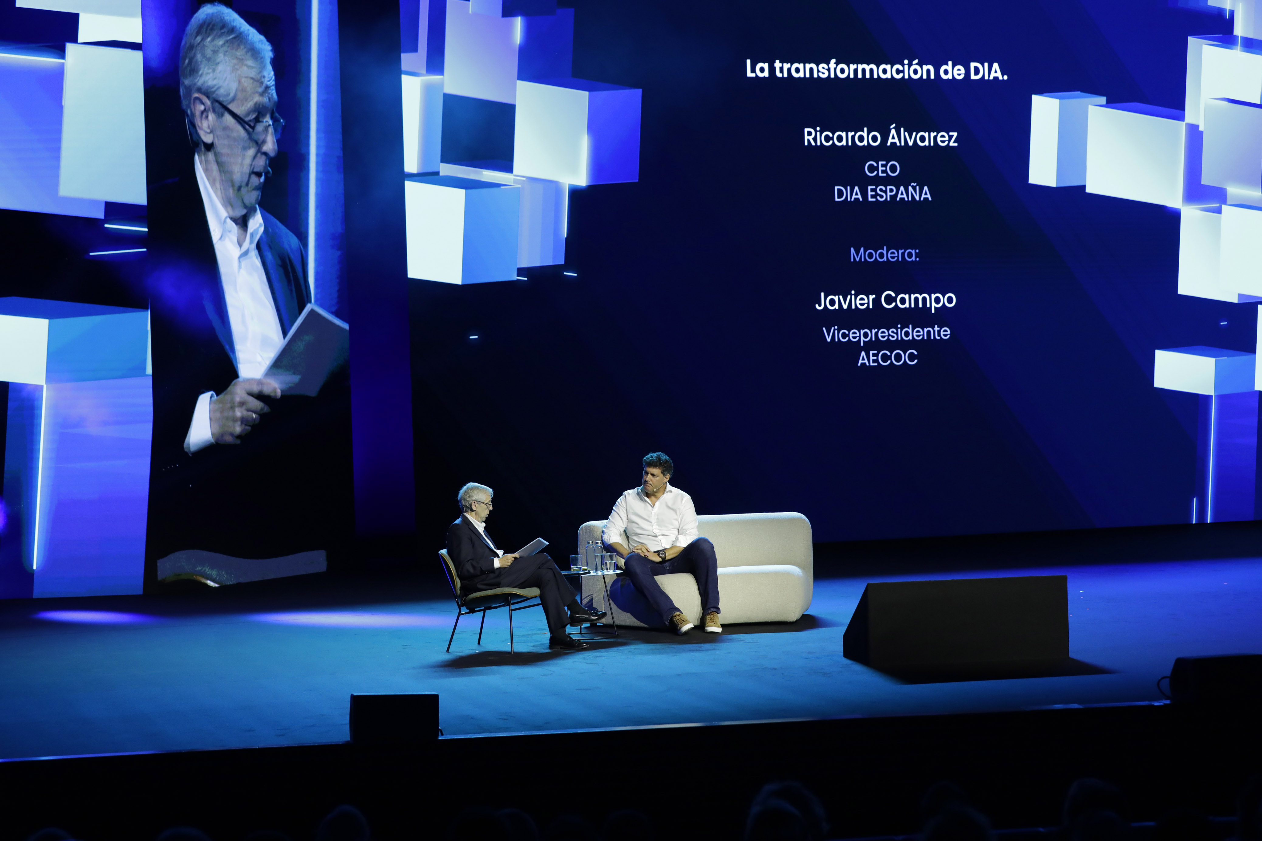 El vicepresidente de AECOC, Javier Campo, fue el encargado de presentar al CEO de DIA Espa�a, Ricardo �lvarez