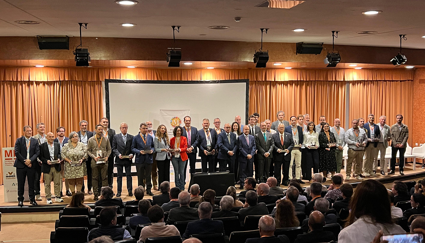 Foto de familia de los galardonados