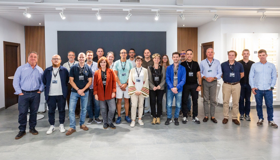 Foto de Grupo de los asistentes a la jornada celebrada en Saxun con una representaci�n del Colegio Oficial de Arquitectos de la Regi�n de Murcia...