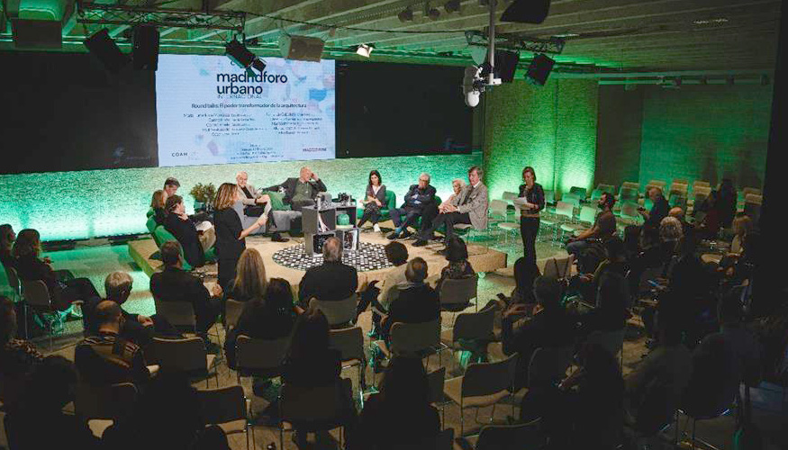 Una de las mesas de debate en la primera edici�n del Madrid Foro Urbano Internacional. Fotograf�a: Blondloyal