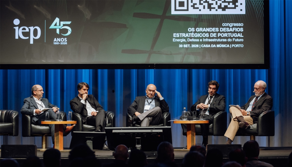 Os participantes no painel �Desafios da Rede El�trica do Futuro� analisaram as exig�ncias colocadas ao sistema el�trico pelo aumento e pela...
