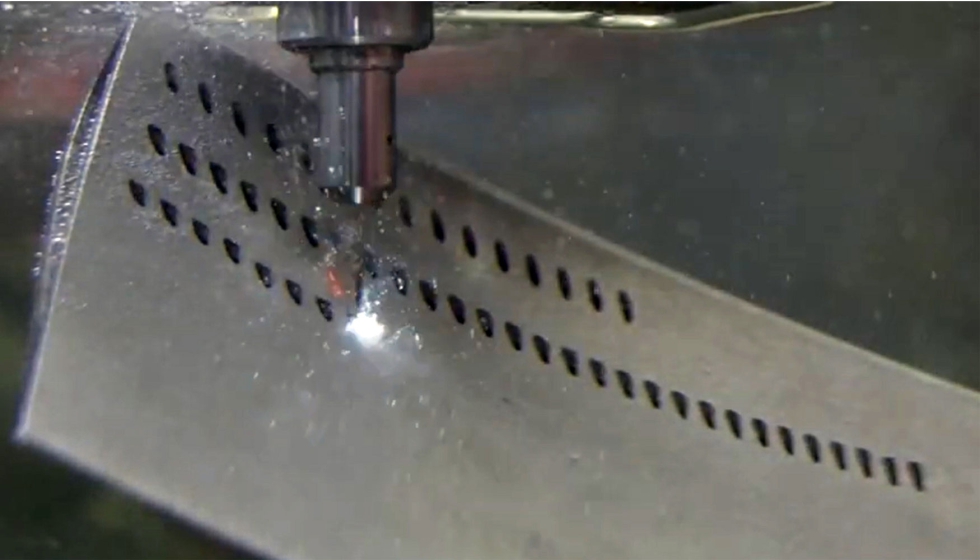 Fabrico de furos de refrigera��o numa p� de turbina atrav�s do processo Fast-Hole EDM