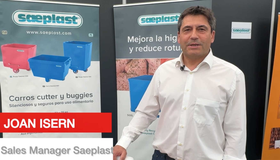 Joan Isern, de Saeplast, junto a sus dos novedades