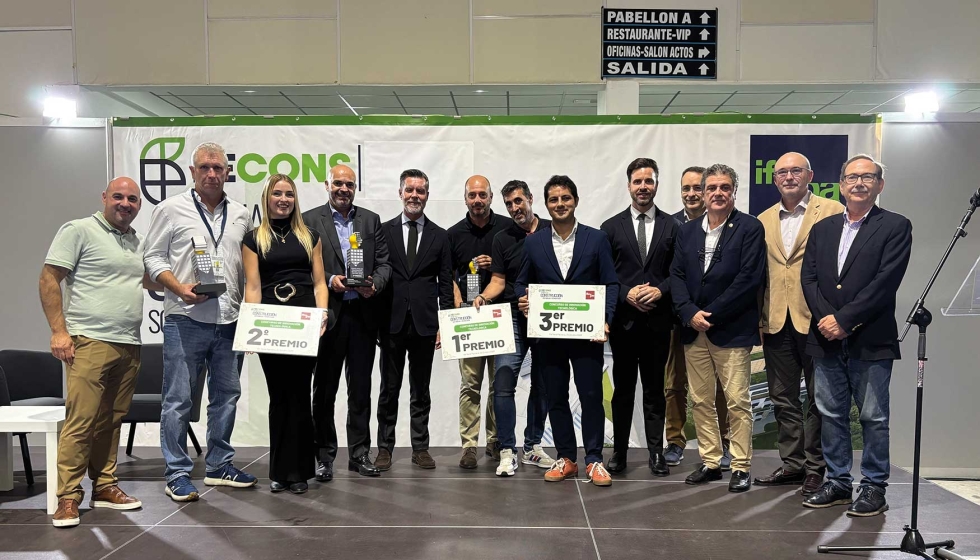 Foto de familia de los premiados en la XIII edici�n del Concurso de Innovaci�n Tecnol�gica en la Construcci�n de FECONS
