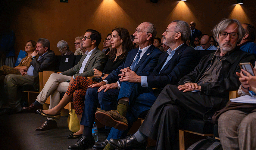El encuentro ha reunido a especialistas en historia del arte, bot�nica...