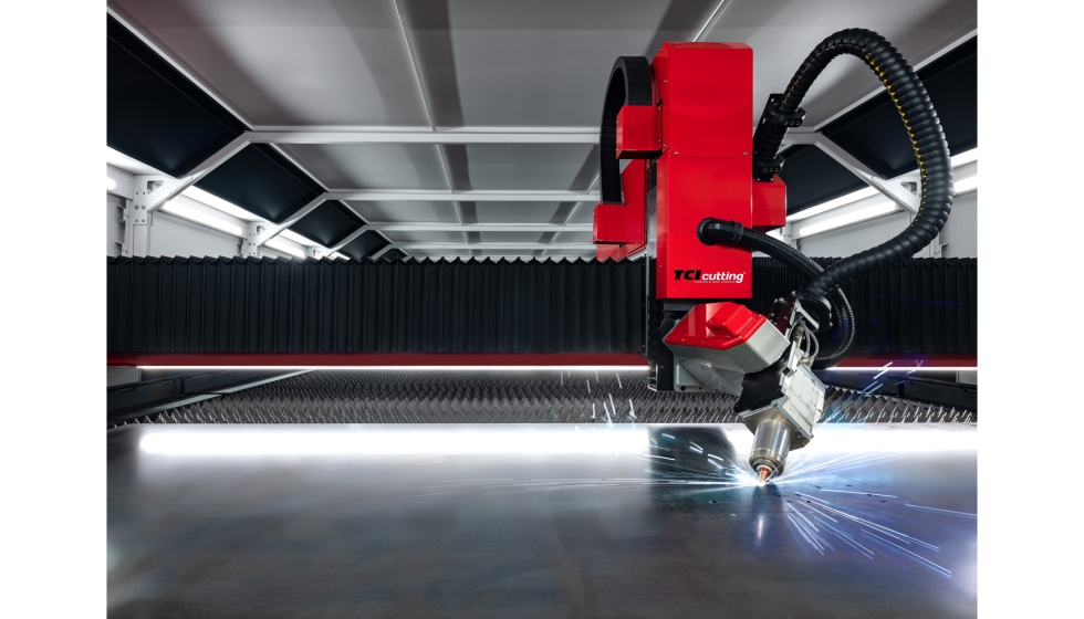 En la imagen, la TCI Cutting Speedline Fiber con cabezal de corte l�ser 2D y bisel