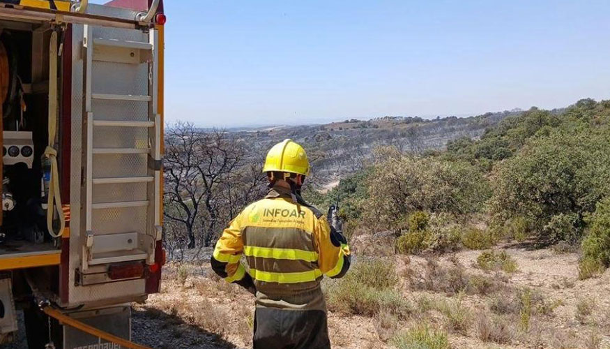 Brigadas de incendios trabajan en la zona del incendio de Tamarite de Litera (Huesca) durante el pasado verano