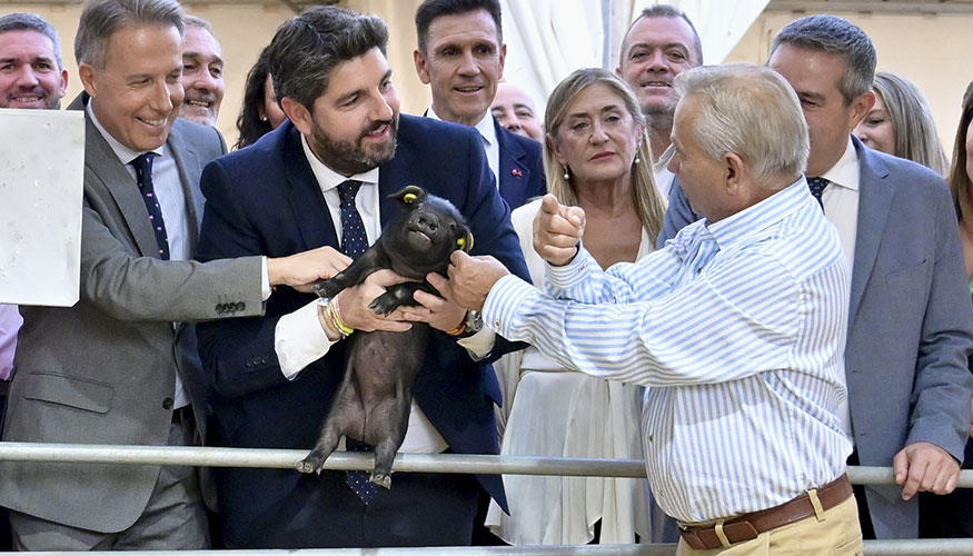 Fernando L�pez Miras, presidente de la Regi�n de Murcia, visita la feria SEPOR