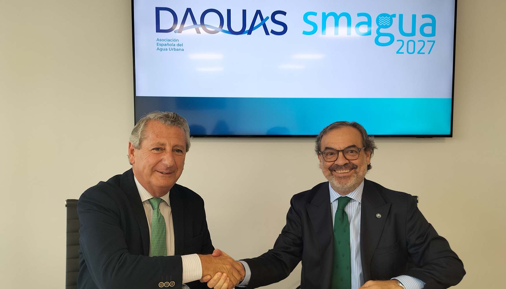 El presidente de la Asociaci�n Espa�ola del Agua Urbana (Daquas), Jes�s Maza, y el director general de Feria de Zaragoza, Rogelio Cuair�n...