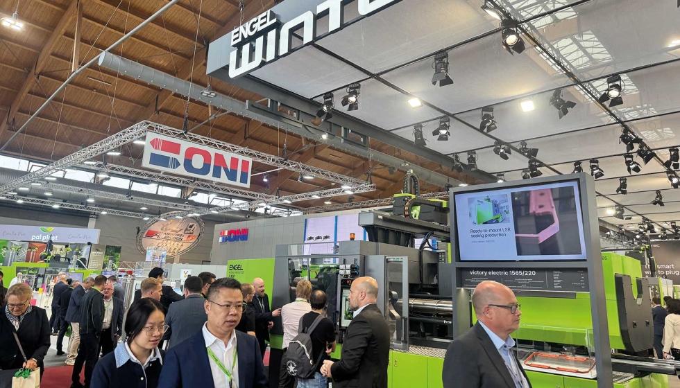El stand de Engel en Fakuma 2026 mostr� diferentes soluciones de inyecci�n y automatizaci�n...