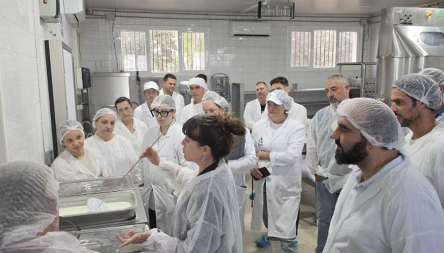 Participantes en la jornada formativa del Ifapa sobre diversificaci�n de productos l�cteos