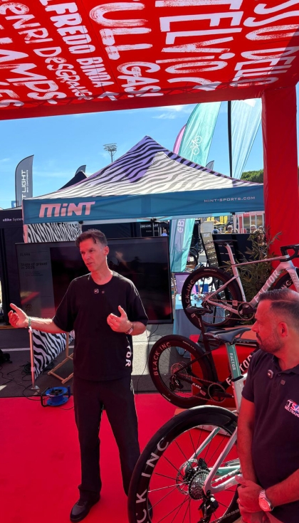 David Millar durante la presentaci�n de la nueva Elara de Factor