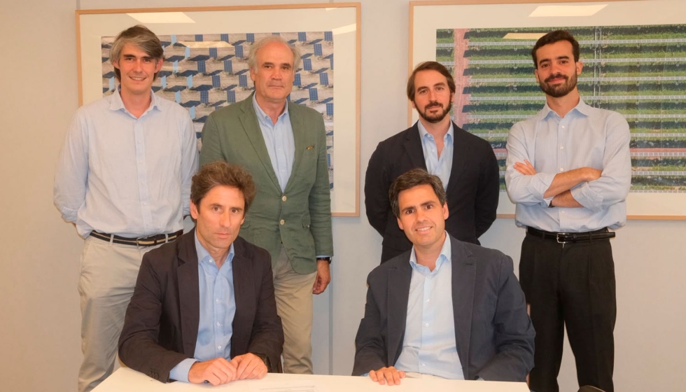 Abajo: de izq. a dcha.: Mario Albarr�n Mendoza (Norsol) y Mateo Andrada-Vanderwilde (Finlight). Arriba, de izq. a dcha...