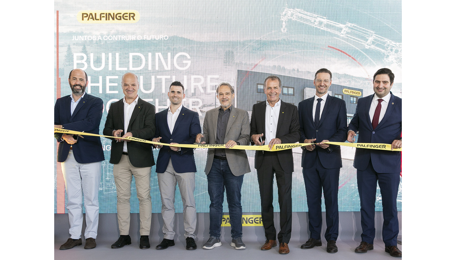 Acto del corte de cinta en la inauguraci�n oficial del nuevo centro de ventas y servicio de Palfinger en Lisboa