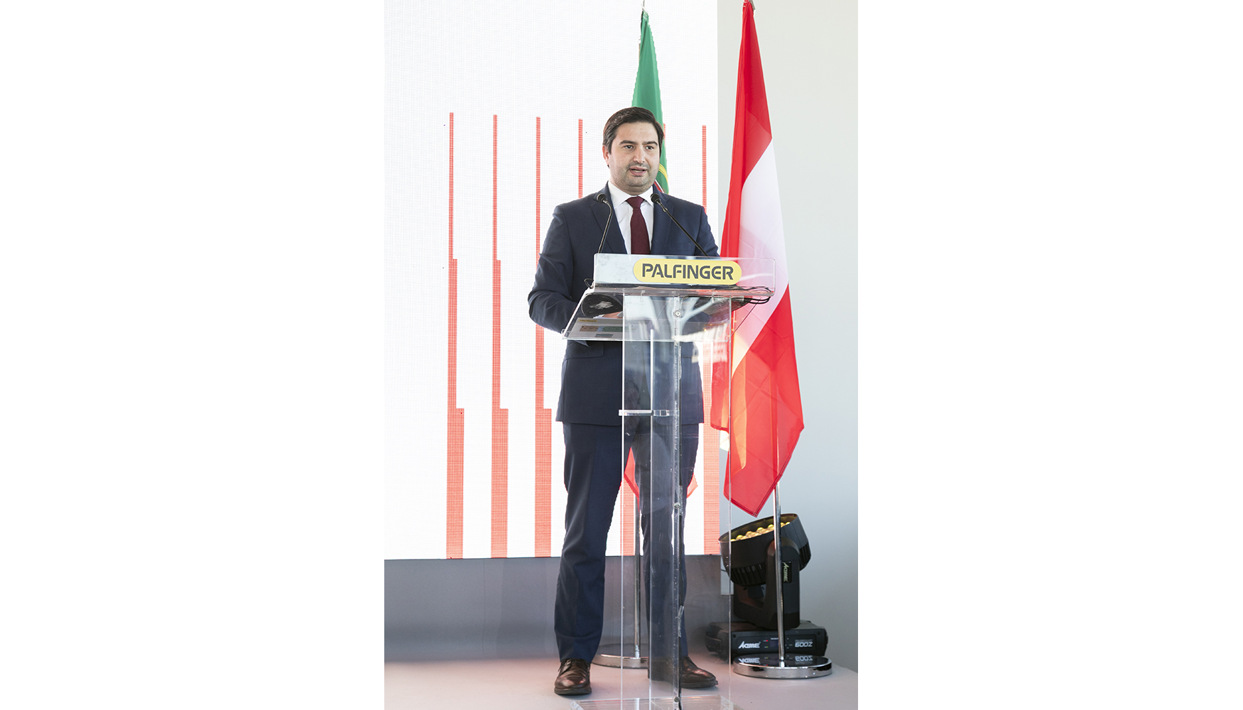 El alcalde de Lisboa, Joao Miguel Nicolau, durante su intervenci�n en la inauguraci�n oficial del nuevo centro de ventas y servicio de Palfinger...