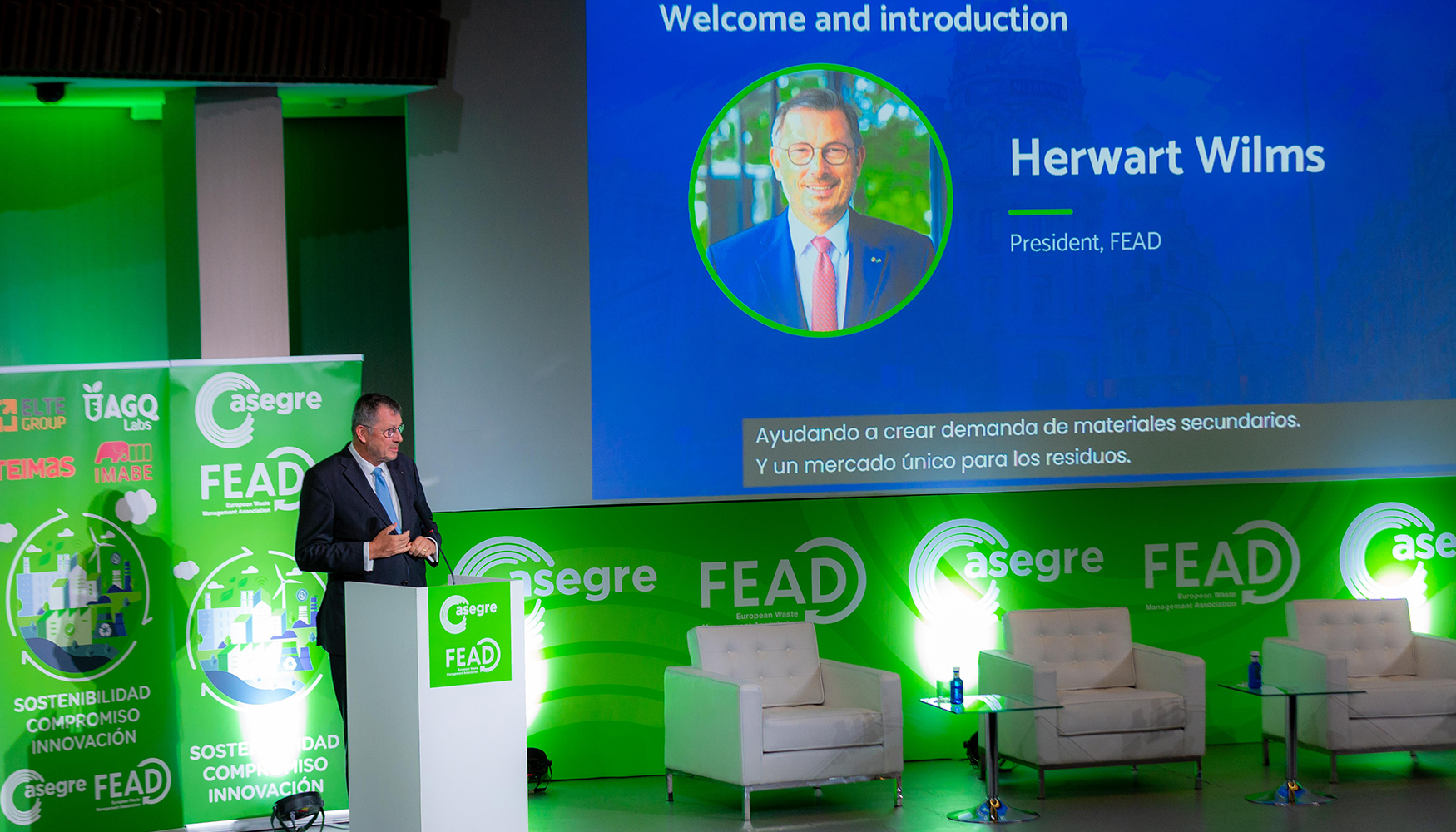 En la inauguraci�n, Herwart Wilms, presidente de Fead...