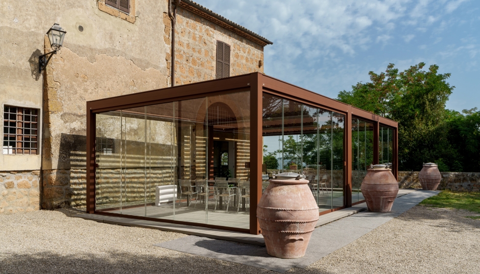 P�rgola bioclim�tica Kedry Prime, de KE, instalada en la bodega Cantine Neri, en Italia
