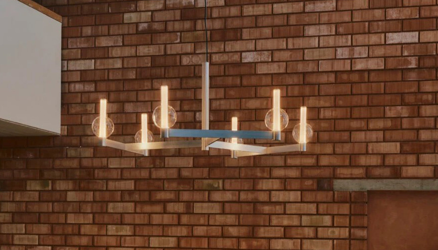Fragile re�ne luminarias de sobremesa, suspensi�n, chandelier y aplique en el que sus formas se adaptan a distintos formatos y espacios...