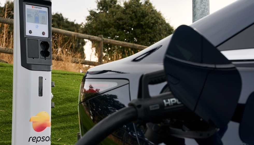 Repsol cuenta ya con cerca de 5.000 puntos de recarga el�ctrica y, a trav�s de Waylet, ofrece el acceso a 14.000 plazas electrificadas en Espa�a...