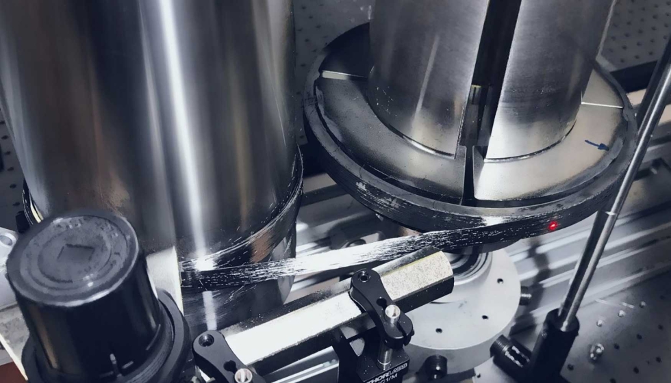 Configura��o experimental utilizada na pir�lise localizada, induzida por laser de alta pot�ncia, de um anel comp�sito enrolado...