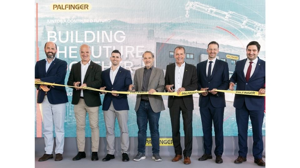 Cerim�nia de corte da fita na inaugura��o oficial do novo centro de vendas e assist�ncia t�cnica da Palfinger em Lisboa...