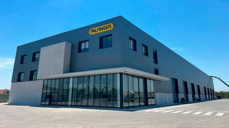 O novo centro de vendas e assist�ncia t�cnica da Palfinger em Lisboa concentra, num �nico espa�o, as atividades de vendas, assist�ncia t�cnica...