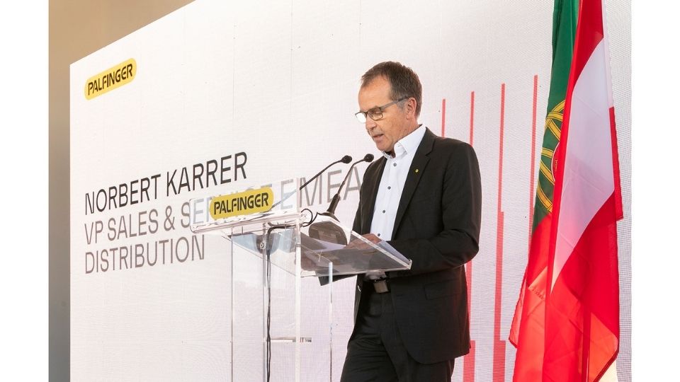 Norbert Karrer durante a sua interven��o...