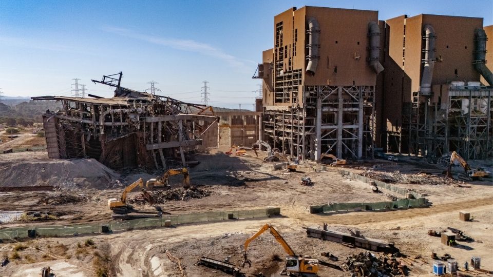 17 m�quinas Liebherr, propriedade da Afesa Medioambiental e do Centro de Reciclagem de Palmela...