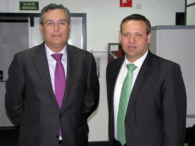 A la izquierda el presidente Andrs Membrillo; a la derecha el vicepresidente Francisco Alonso