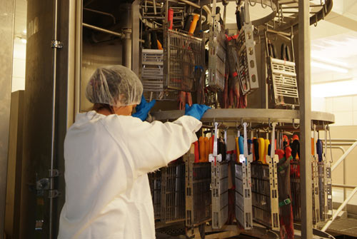 El equipo de lavado de desinfeccin de guantes y cuchillos de Mimasa ya se est utilizando en mltiples mataderos y salas de despiece...
