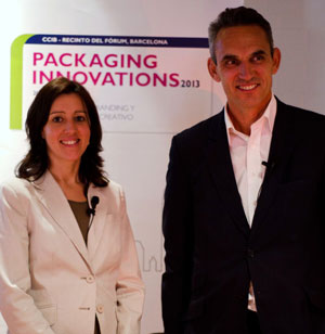De izquierda a derecha, Lorena Albella, directora de Marketing de easyFairs Iberia, y Jean-Franois Quentin...