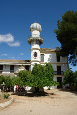 Fundada en 1897, Torre Oria, ubicada en El Derramador-Requena, es una de las bodegas emblemticas de la D.O. Utiel - Requena...