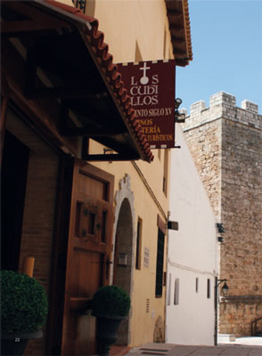 Los Cubillos, con una historia en Requena que arranca en el siglo XV, es uno de los restaurantes con sabor...
